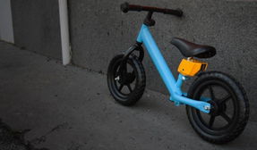 MiniBrake 父母给孩子远程刹自行车新闻频道